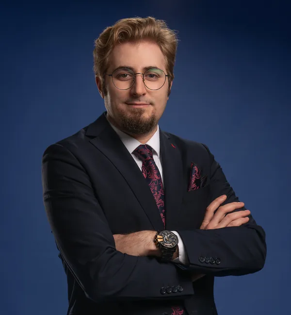 شادي خادم الجامع